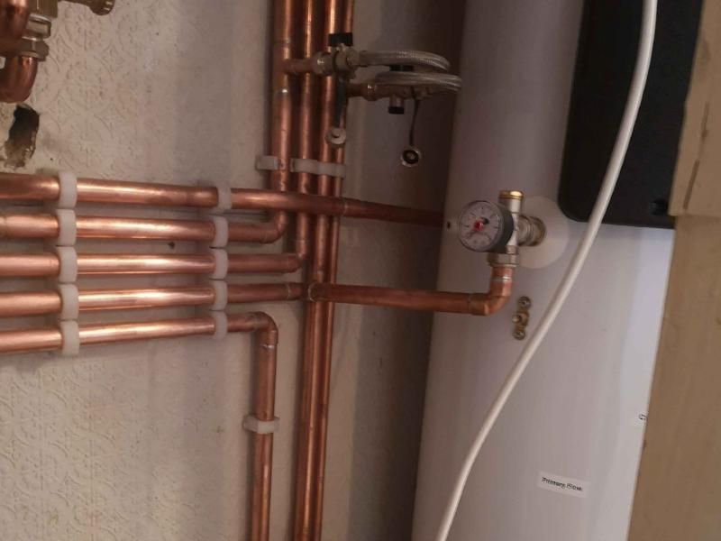 Heating pipework and pressure gauge